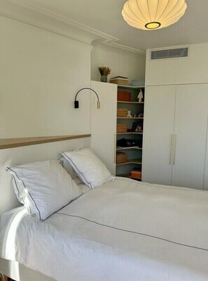 1 habitación, escritorio, tabla de planchar con plancha y wifi gratis