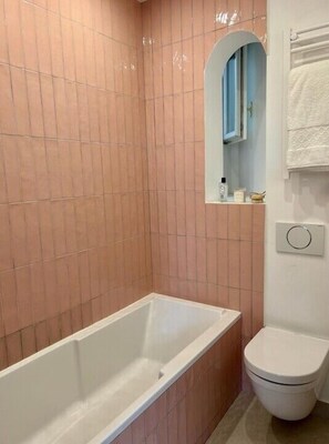 Handtücher, Seife, Shampoo, Toilettenpapier