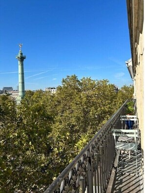 Property grounds - Bastille/Marais apartment with long balcony & AC (Paris)