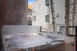 Outdoor spa tub - Ore Station 7: Steps to Gondola (Telluride)