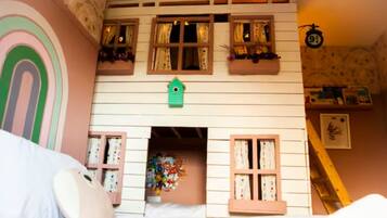 House | 5 bedrooms, free WiFi