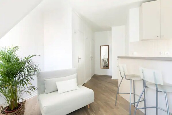 Living area - Studio Calme et Idéalement Situé (Paris)