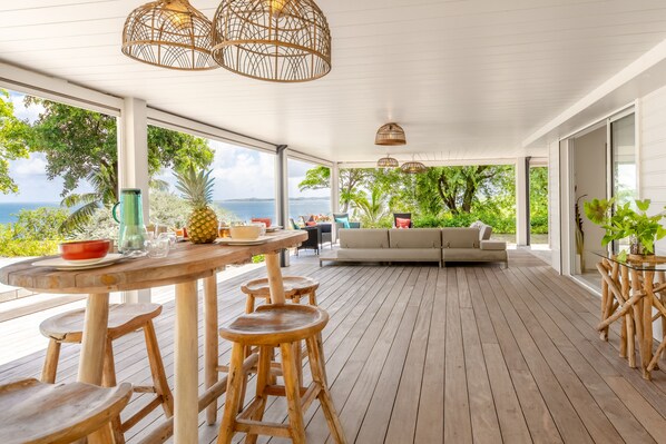 Outdoor dining - Bienvenue à la Villa Physareve Votre Résidence 4 Chambres de Rêve en Bord de mer (Le Robert)