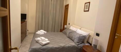2 bedrooms, iron/ironing board, bed sheets