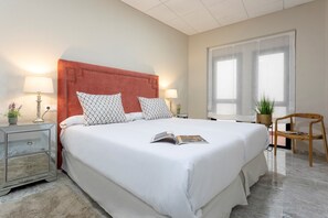 3 chambres, fer et planche à repasser, Wi-Fi, draps fournis