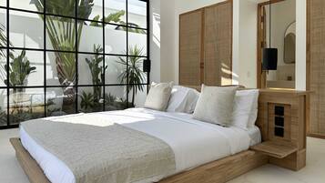 2 bedrooms, desk, iron/ironing board, WiFi