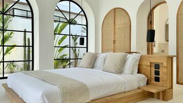 2 bedrooms, desk, iron/ironing board, WiFi