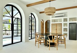 Dining - Melrose: Luxury Two-beroom villa (Kecamatan Kuta Selatan)
