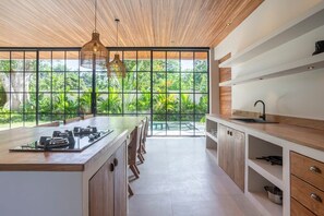 Fridge, oven, stovetop, coffee/tea maker - Two Bedroom Villa in Bingin (Kecamatan Kuta Selatan)