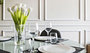 Elite Apartment | Dining room - WelHome - Exclusive Apartment 5 minutes Walk to Dubai Mall (Dubai)