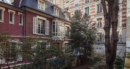 Mansion - Palais des Congrès, near Champs-Elysées.