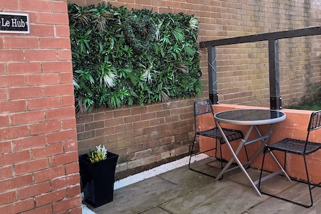 Apartment | Outdoor dining