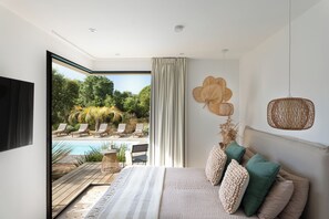 4 chambres, coffres-forts dans les chambres, bureau