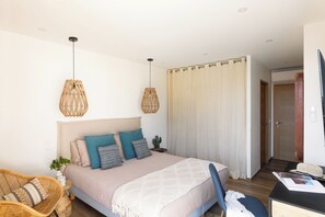 4 chambres, coffre-fort, bureau, fer et planche à repasser