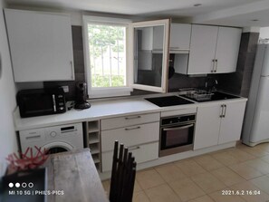 Private kitchen - Gîte de Vacances à Cavalaire sur mer (Cavalaire-sur-Mer)