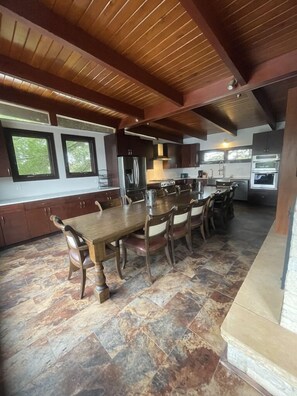 Dining - The Chicagon Cove House (Stambaugh Township)