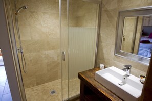 Shower, hair dryer, towels, soap - Chalet Käla, Ivresse des Sommets (Risoul)