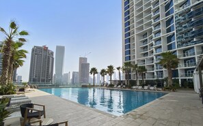 Outdoor pool - WelHome - Cozy Studio with Canal View in DAMAC Prive (Dubai)