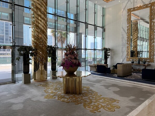 Reception - WelHome - Cozy Studio with Canal View in DAMAC Prive (Dubai)