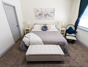 1 bedroom, iron/ironing board, WiFi, bed sheets - Luxury Master bedroom with Private Entrance (Tampa)