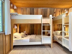2 Schlafzimmer, Schreibtisch, Bügeleisen/Bügelbrett, kostenloses WLAN