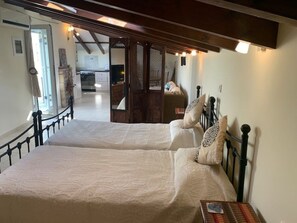 1 bedroom, desk, iron/ironing board, travel crib - Mearbeck House, Penthouse. Agios Nikolaos, Notos, Petreti, Boukari  (Petreti  Corfu)