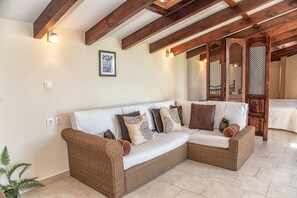 Interior - Mearbeck House, Penthouse. Agios Nikolaos, Notos, Petreti, Boukari (Petreti Corfu)