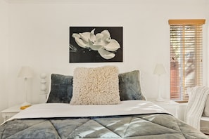3 bedrooms, free WiFi, bed sheets - Heart of Big Bear | HotTub | Pet Friendly | WIFI (Big Bear Lake)