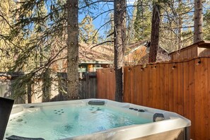 Bañera de hidromasaje al aire libre