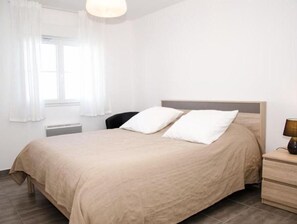 2 bedrooms, iron/ironing board, travel crib, free WiFi