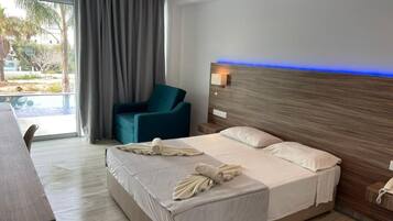 Desk, soundproofing, WiFi, bed sheets