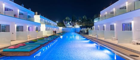 Seasonal outdoor pool