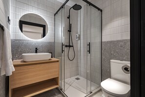Room | Bathroom | Shower, hair dryer, towels