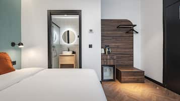 Kamer | 1 slaapkamer, een minibar, een bureau, een strijkplank/strijkijzer