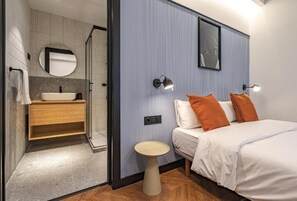 Room | Minibar, desk, iron/ironing board, free WiFi