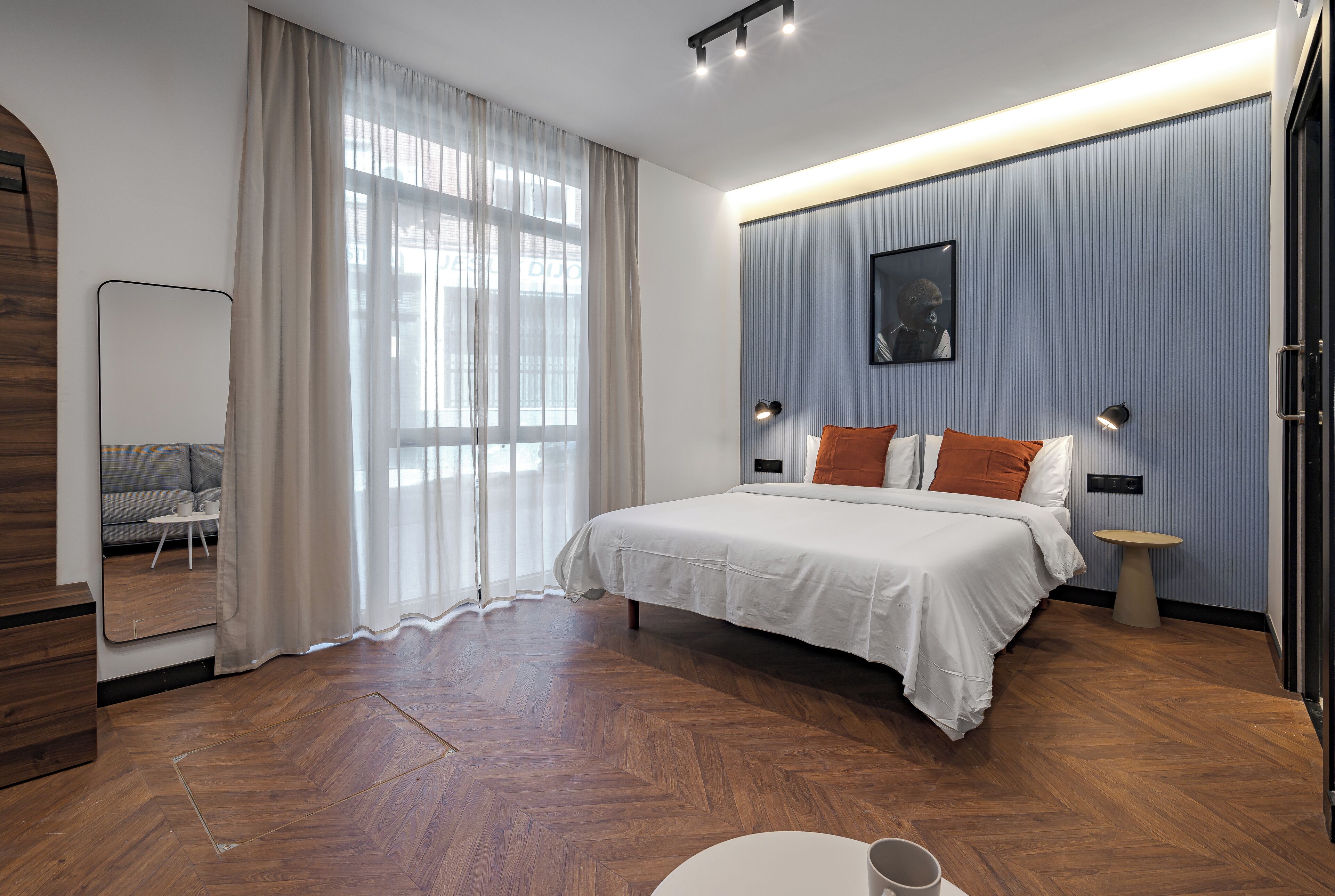 Kamer, toegankelijk voor mindervaliden | 1 slaapkamer, een minibar, een bureau, een strijkplank/strijkijzer