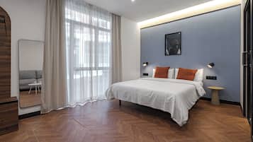 Kamer, toegankelijk voor mindervaliden | 1 slaapkamer, een minibar, een bureau, een strijkplank/strijkijzer