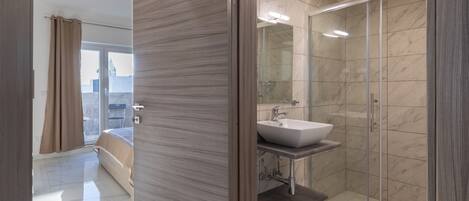 2 habitaciones, caja de seguridad en la habitación y escritorio