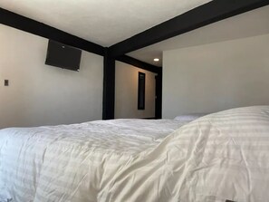 1 habitación, tabla de planchar con plancha, wifi y ropa de cama 