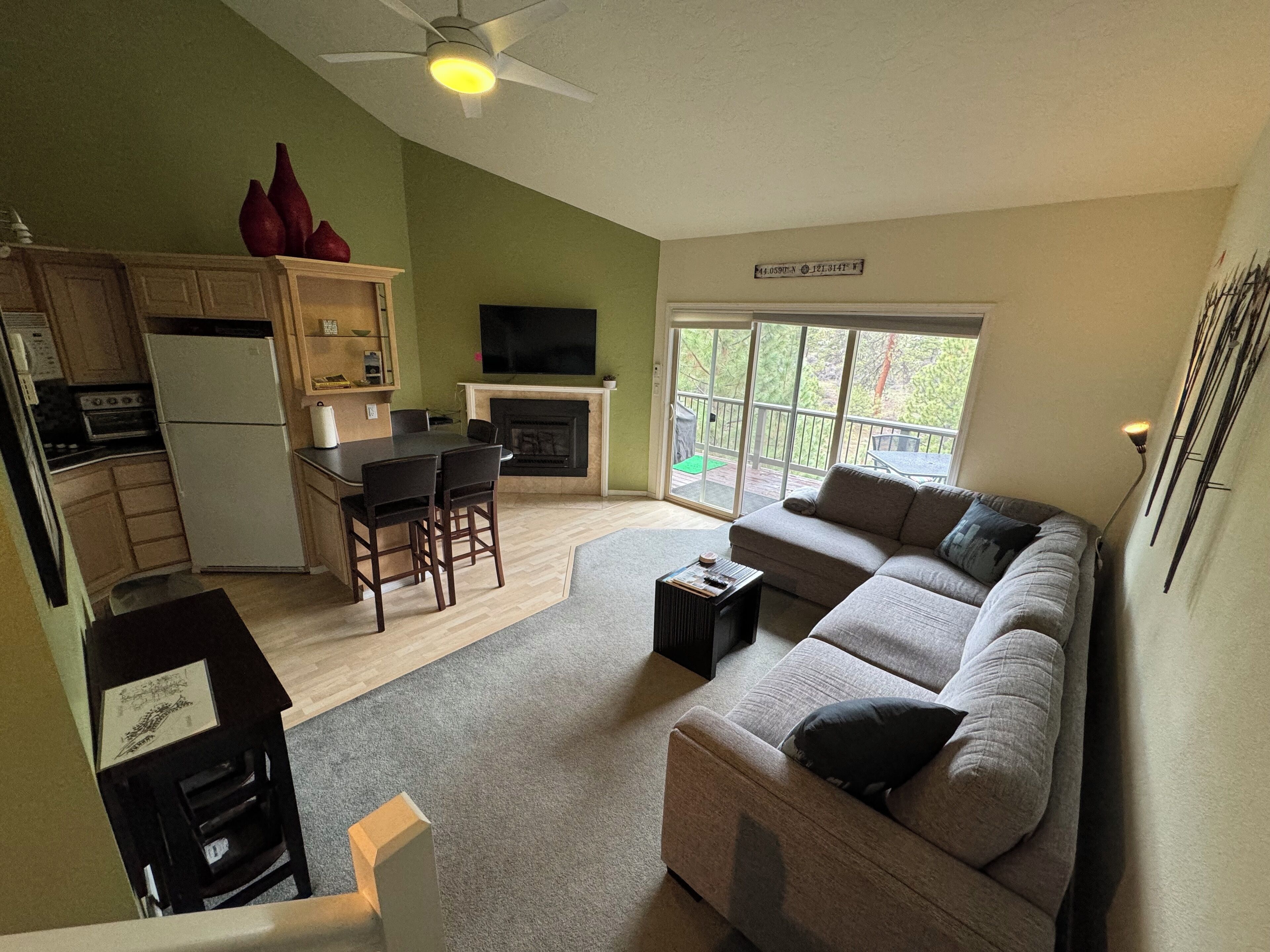 Mt Bachelor Village Resort Top Floor 1BR + Loft 2 Qn Beds 1.5 Bths Cozy & Quiet!