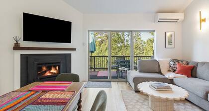 Perfect Mt Bachelor Village Condo-Full Kitchen, Pool, Hot Tub & River Access!