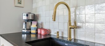 Perfect Mt Bachelor Village Condo-Full Kitchen, Pool, Hot Tub & River Access!