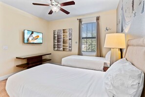 8 عدّة غرف نوم ومكواة/لوح كي وواي فاي وملاءات أسرّة