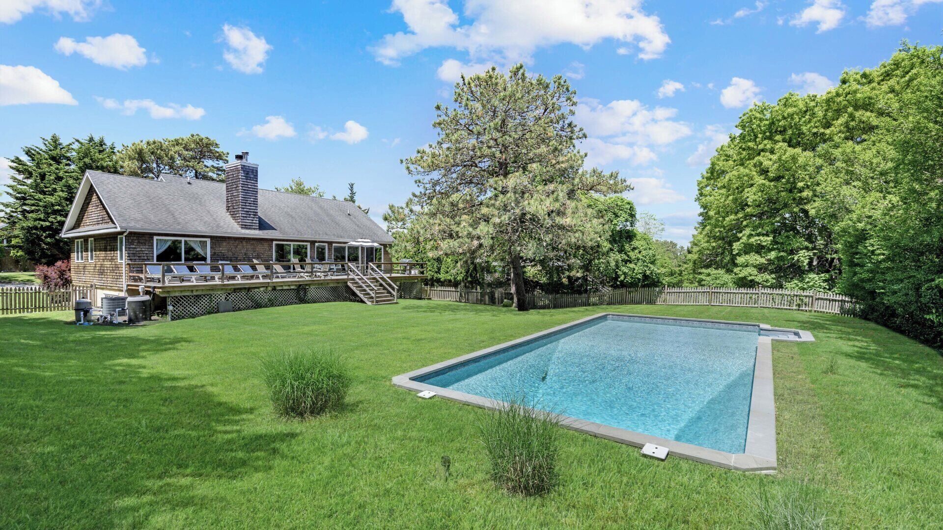 Spacious Southampton Home in Shinnecock Hills, Central Between Southampton,...
