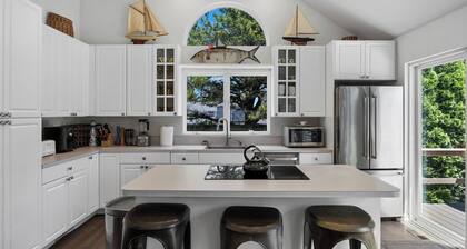 Spacious Southampton Home in Shinnecock Hills, Central Between Southampton,...