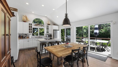 Spacious Southampton Home in Shinnecock Hills, Central Between Southampton,...