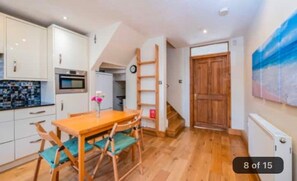 Dining - Beautiful 3 Bedroom Apartment Central London (London)