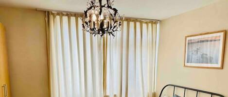 3 chambres, fer et planche à repasser, Wi-Fi, draps fournis