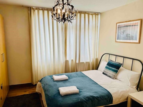 3 bedrooms, iron/ironing board, WiFi, bed sheets - Beautiful 3 Bedroom Apartment Central London (London)