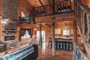 TV, fireplace - HotTub-PoolTbl-Close to Caves-Outdoor TV/Fireplace (Logan)